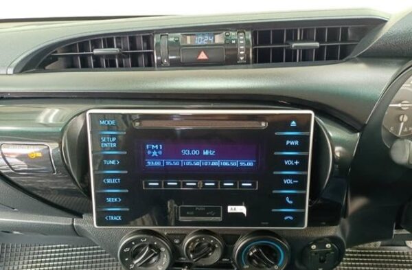 TOYOTA HILUX - Image 12