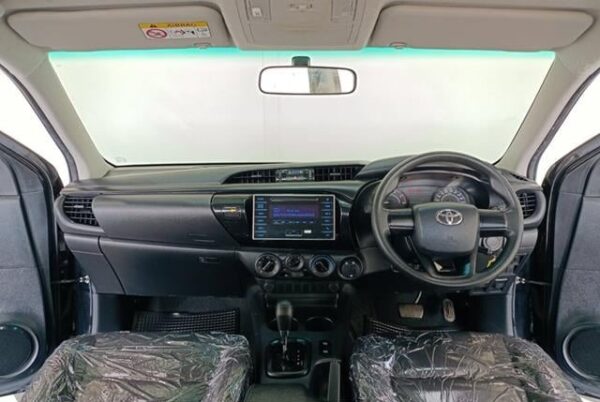 TOYOTA HILUX - Image 13
