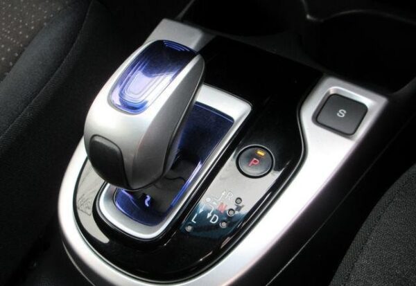Honda Fit Hybrid F - Image 12
