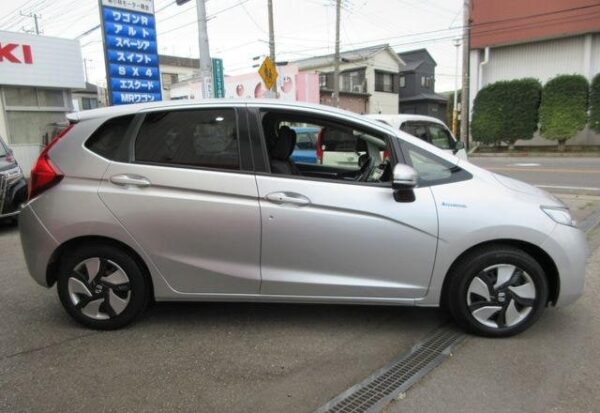 Honda Fit Hybrid F - Image 7