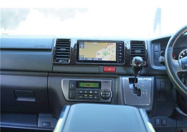 Toyota Hiace Van - Image 10
