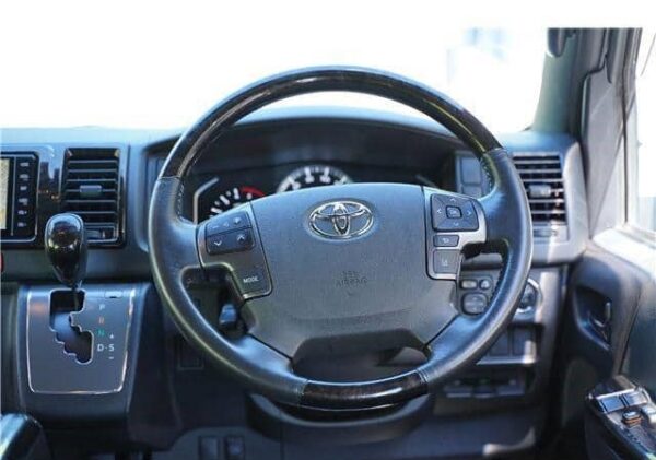 Toyota Hiace Van - Image 9