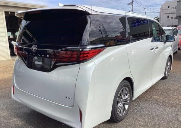 Toyota Alphard - Image 5