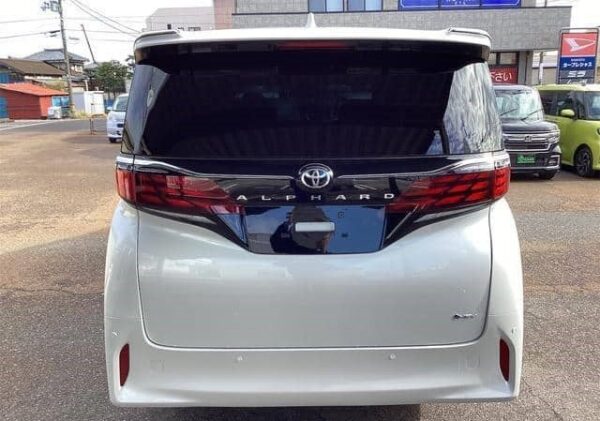 Toyota Alphard - Image 7